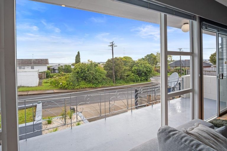 Photo of property in 18a Tiroroa Avenue, Te Atatu South, Auckland, 0610