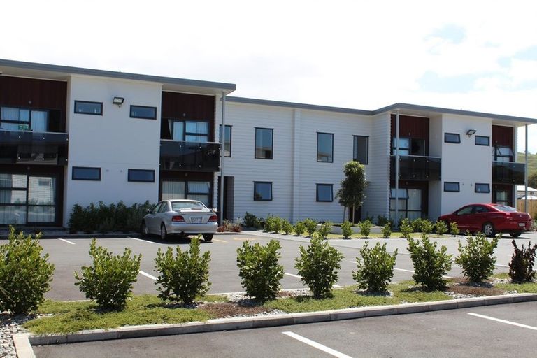 Photo of property in 1/69 Mckenzie Road, Mangere Bridge, Auckland, 2022