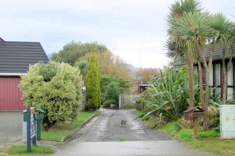 Photo of property in 16 The Avenue, Paraparaumu Beach, Paraparaumu, 5032