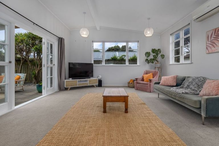 Photo of property in 53 Tiromoana Road, Raumati South, Paraparaumu, 5032