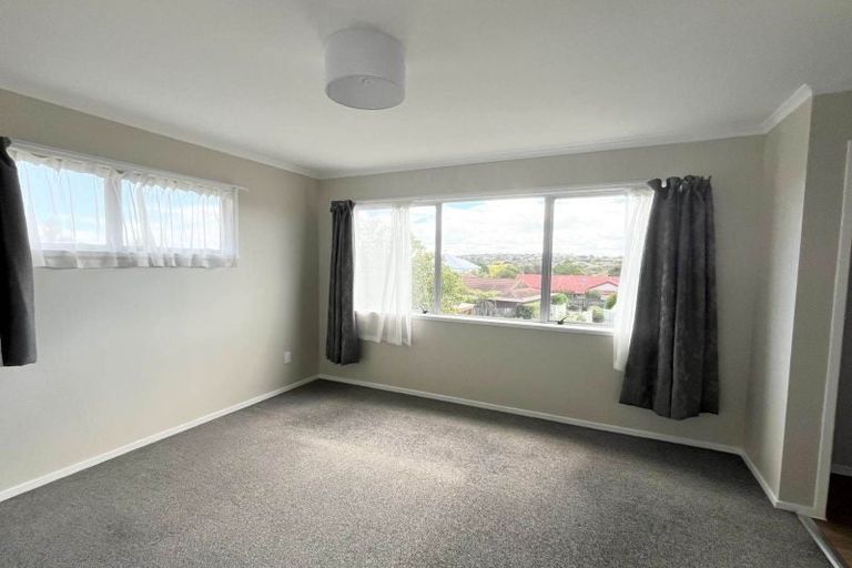 Photo of property in 2/15 Summermist Drive, Northpark, Auckland, 2013