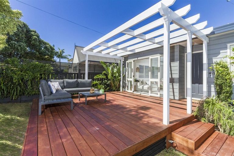 Photo of property in 1/44 Nile Road, Milford, Auckland, 0620