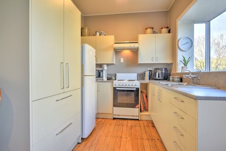 Photo of property in 93 Seaward Road, Edendale, 9825