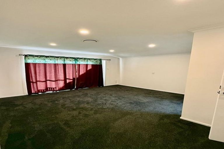 Photo of property in 52 Aspiring Avenue, Clover Park, Auckland, 2019