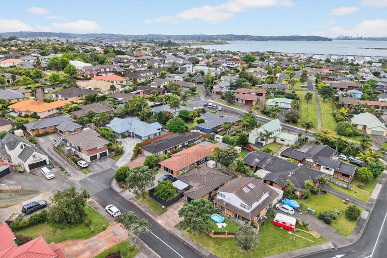 Photo of property in 2/19 Sailfish Drive, West Harbour, Auckland, 0618