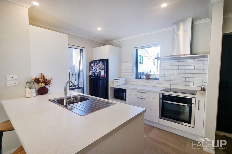 Photo of property in 1 Ko Tohu Place, Hobsonville, Auckland, 0616