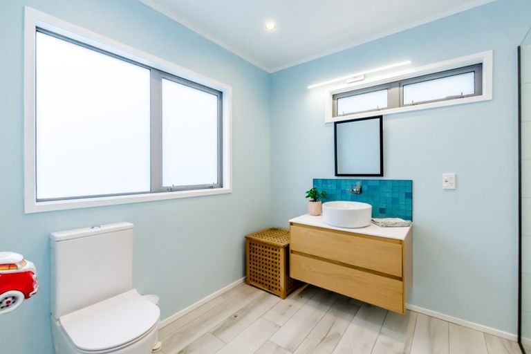 Photo of property in 11 Hicks Crescent, Waikanae Beach, Waikanae, 5036