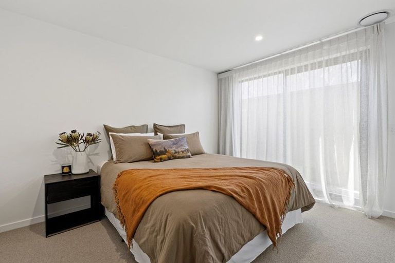 Photo of property in 38 Shelduck Road, Jacks Point, 9371