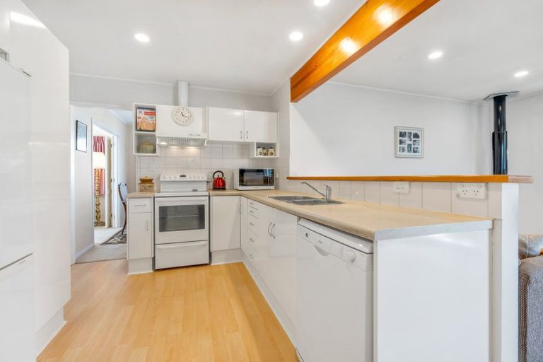 Photo of property in 5 Rene Place, Sunnyhills, Auckland, 2010