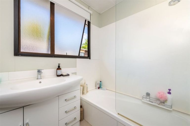 Photo of property in 88 Roberts Road, Te Atatu South, Auckland, 0610