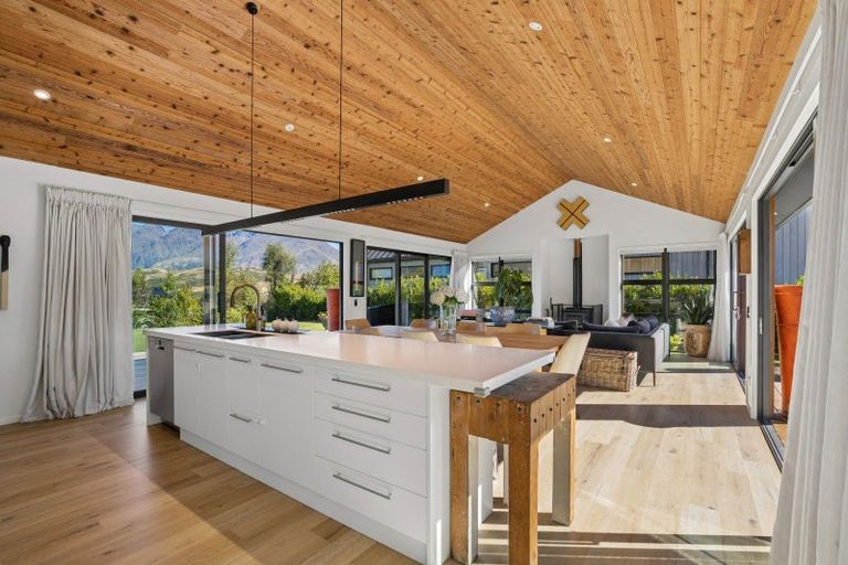Photo of property in 4 Durness Court, Jacks Point, Queenstown, 9371