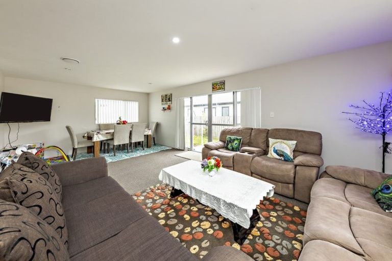 Photo of property in 56 Popokatea Drive, Takanini, 2112