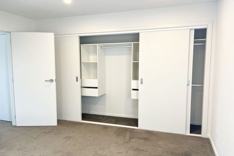 Photo of property in 1/98 Lincoln Park Avenue, Massey, Auckland, 0614