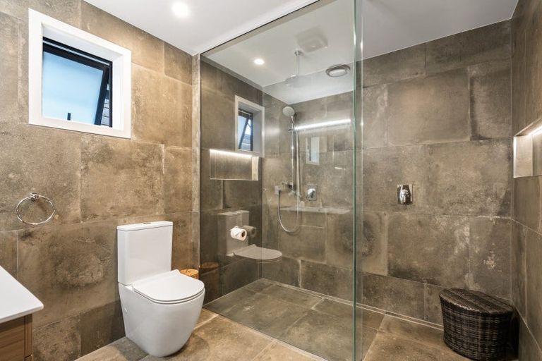 Photo of property in 5 Riroriro Close, Crofton Downs, Wellington, 6035