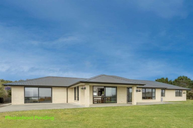 Photo of property in 103 Mcleod Road, South Head, Helensville, 0874