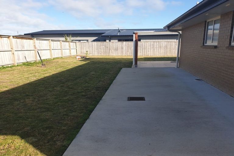 Photo of property in 54 Harbour Crest Drive, Waiuku, 2123