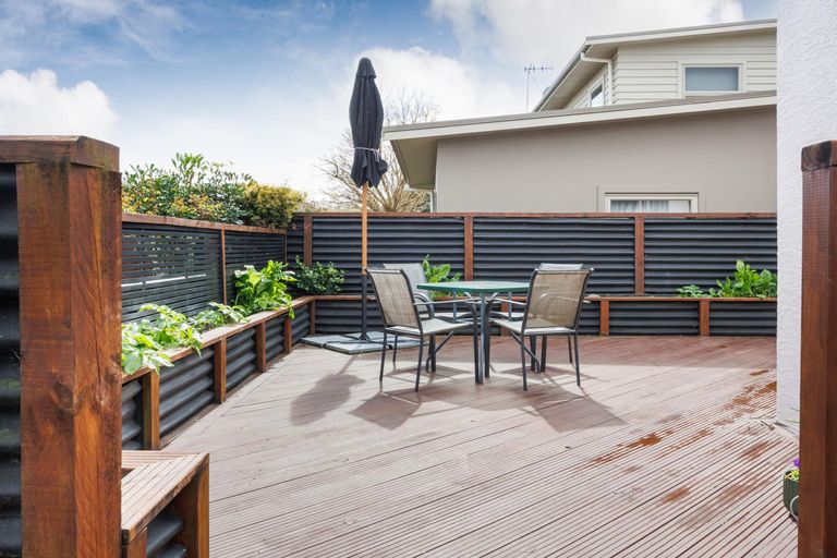 Photo of property in 31 Puriri Terrace, Roslyn, Palmerston North, 4414