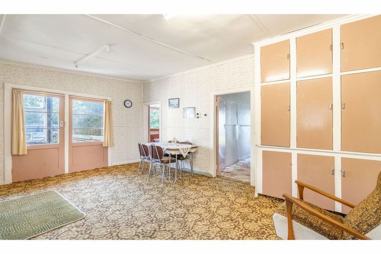 Photo of property in 9 Mena Street, Waikawa, Tokanui, 9884