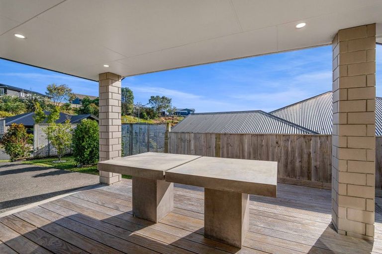 Photo of property in 2 Frederick Place, Whalers Gate, New Plymouth, 4310