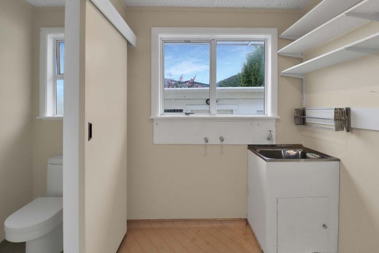 Photo of property in 39 Birdwood Road, Waterloo, Lower Hutt, 5011