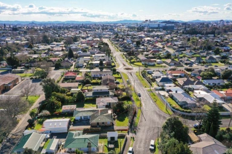 Photo of property in 4 Cleveland Street, Bader, Hamilton, 3206