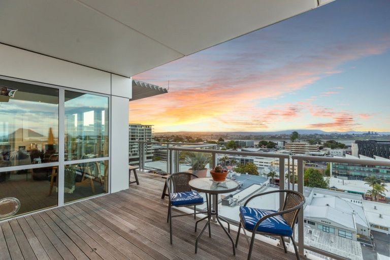 Photo of property in 72 Devonport Road, Tauranga, 3110