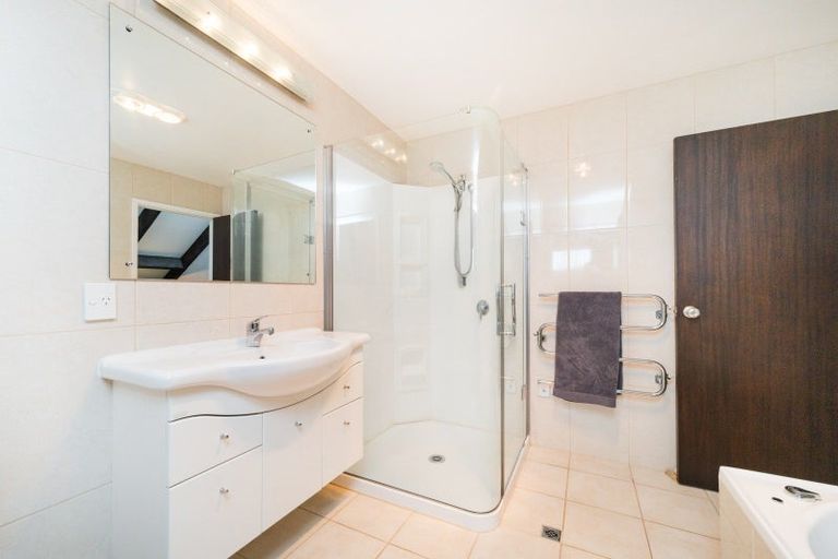 Photo of property in 16 Akaroa Avenue, Awapuni, Palmerston North, 4412