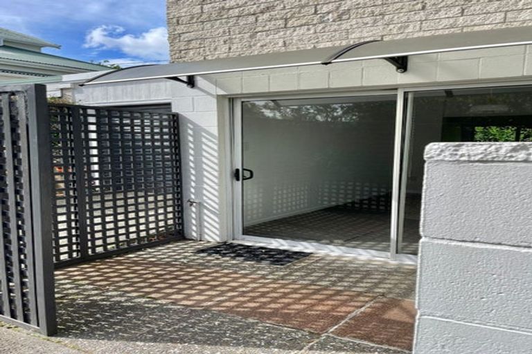 Photo of property in 1/12 Rugby Road, Birkenhead, Auckland, 0626