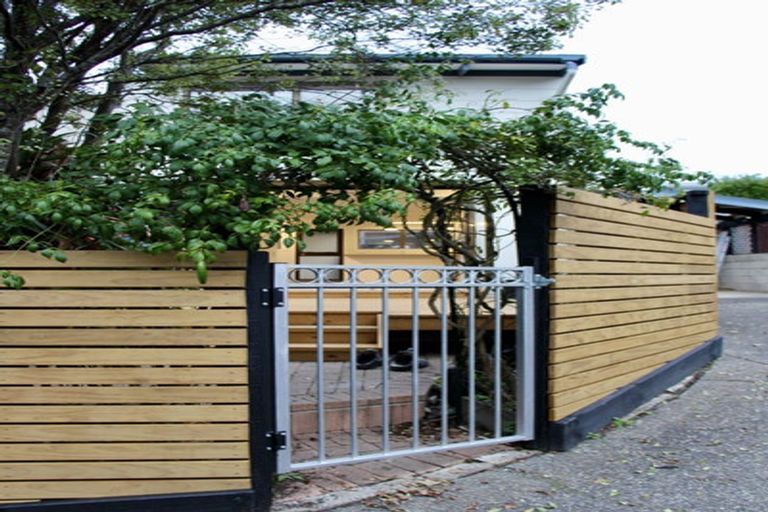 Photo of property in 2/75 Birkdale Road, Birkdale, Auckland, 0626