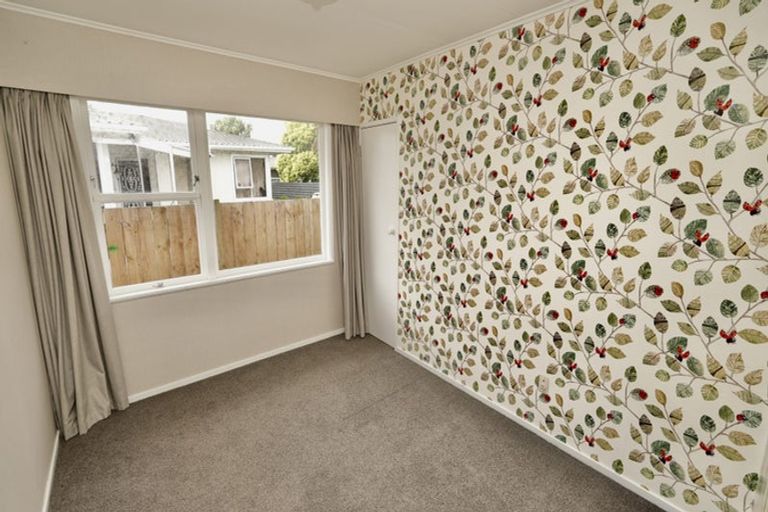 Photo of property in 6 Sutherland Crescent, Westbrook, Palmerston North, 4412