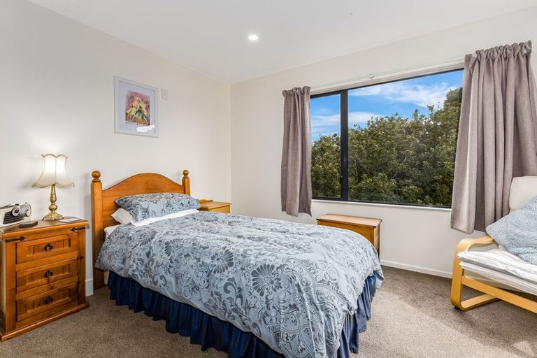 Photo of property in 11 Glengavel Grove, Papakowhai, Porirua, 5024