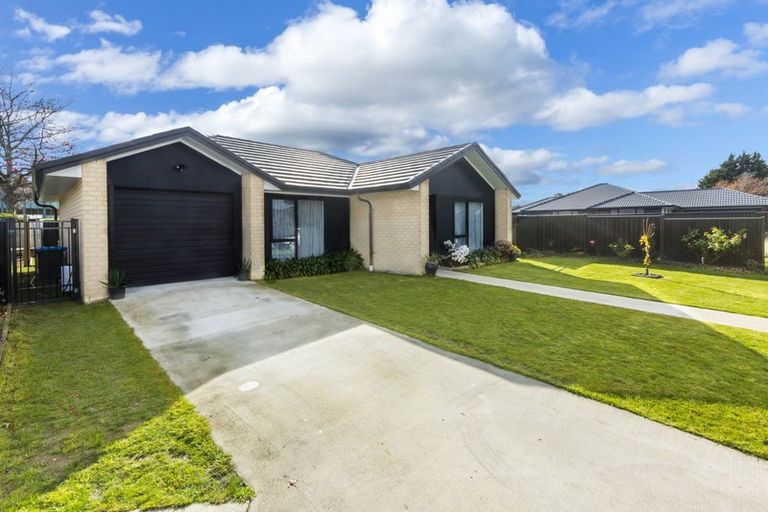 Photo of property in 10 Passchendaele Grove, Trentham, Upper Hutt, 5018