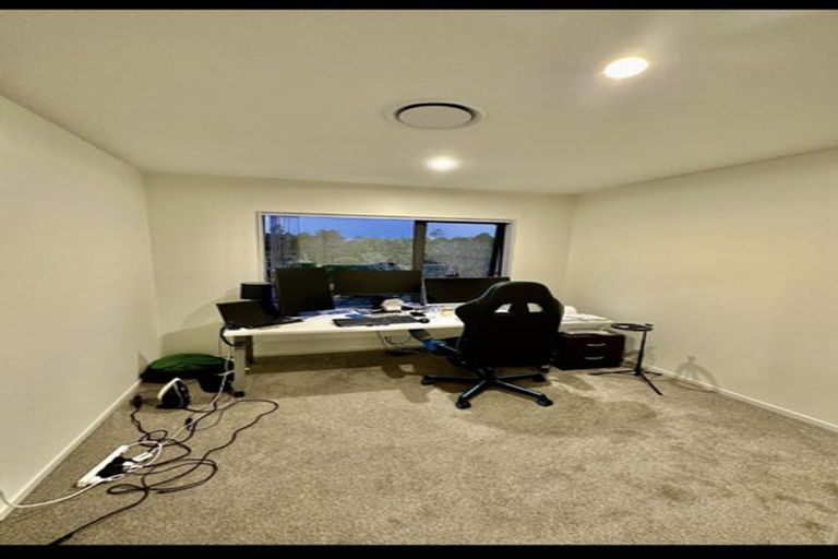 Photo of property in 2b Kororo Street, Northcote, Auckland, 0627