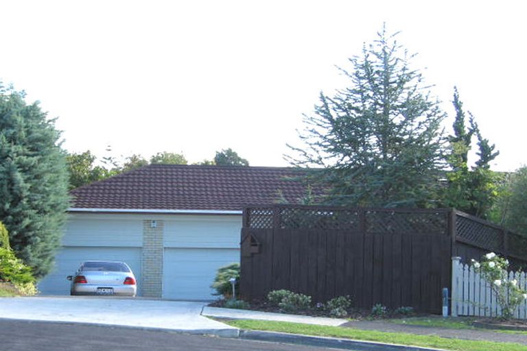 Photo of property in 10 Hollyhock Place, Browns Bay, Auckland, 0630