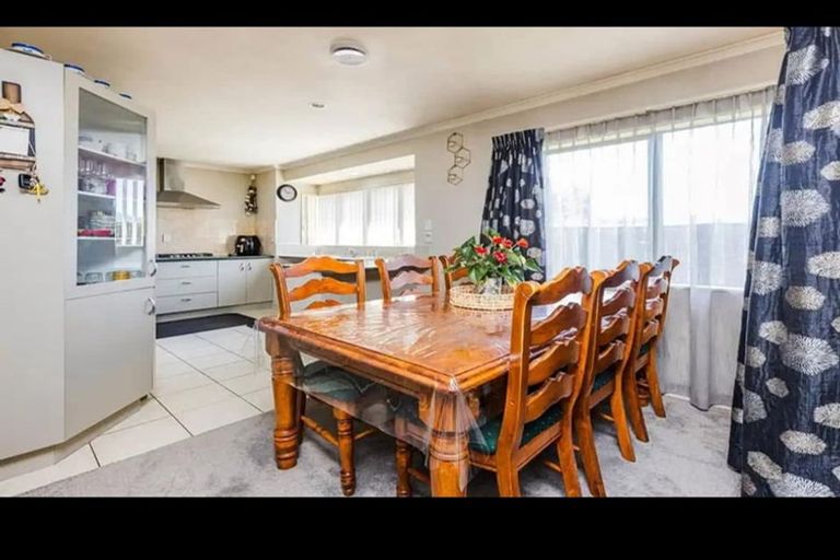 Photo of property in 52 Foxlaw Street, Randwick Park, Auckland, 2105