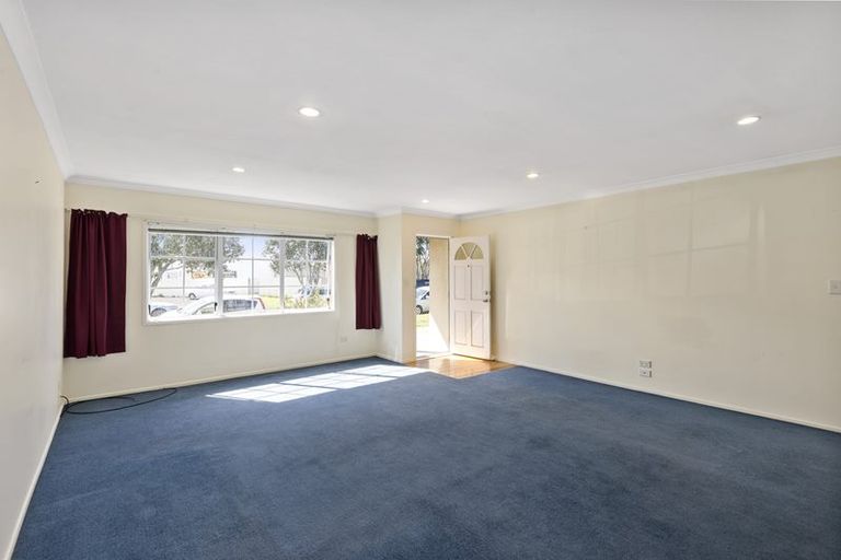 Photo of property in 12 Reid Road, New Lynn, Auckland, 0600