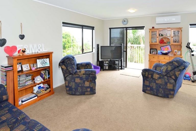 Photo of property in 14 Royalty Rise, Red Beach, 0932