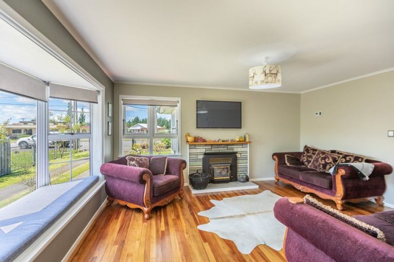 Photo of property in 4 Waverley Street, Waipawa, 4210