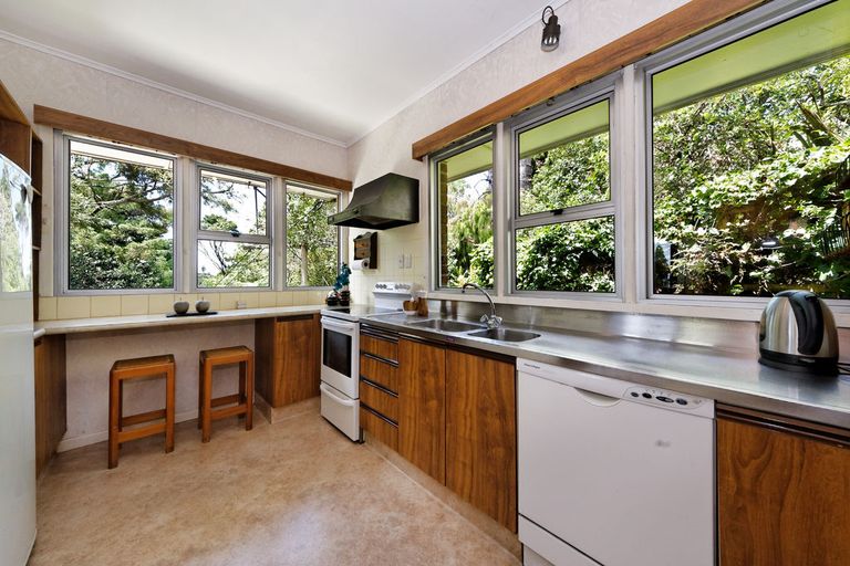 Photo of property in 47 Kopiko Road, Titirangi, Auckland, 0604