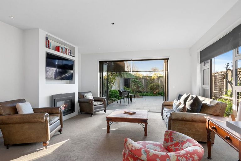 Photo of property in 93 Holly Road, St Albans, Christchurch, 8014