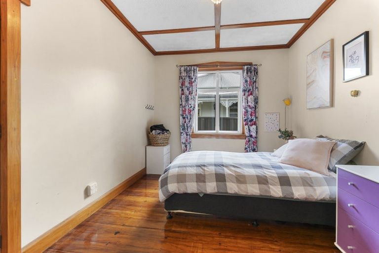 Photo of property in 5 Huatoki Street, Vogeltown, New Plymouth, 4310