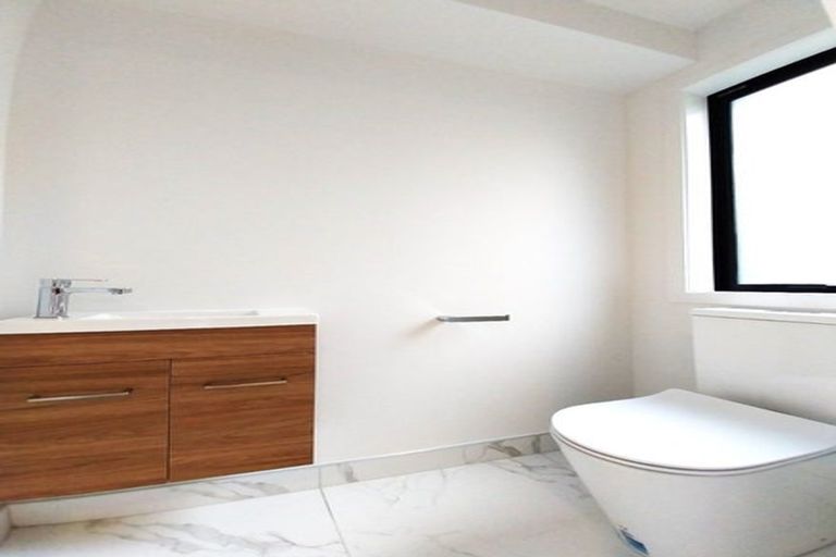 Photo of property in 29c Dawnhaven Drive, Te Atatu Peninsula, Auckland, 0610