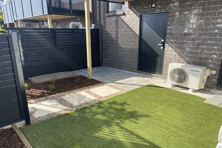 Photo of property in 3/1 Fruitvale Road, New Lynn, Auckland, 0600