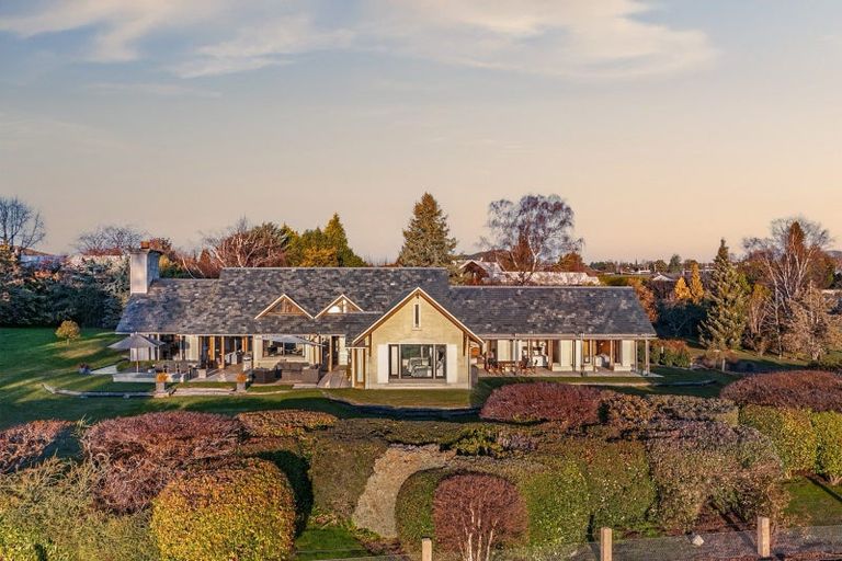 Photo of property in 186 Beacon Point Road, Wanaka, 9305