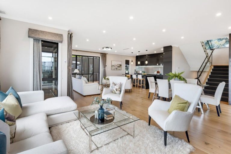 Photo of property in 45 Armstrong Farm Drive, East Tamaki Heights, Auckland, 2016