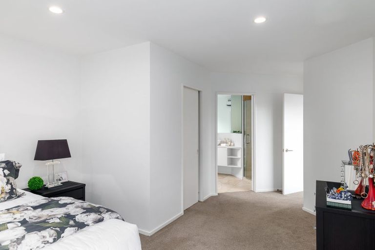 Photo of property in 22 Brockhall Lane, Avonhead, Christchurch, 8042