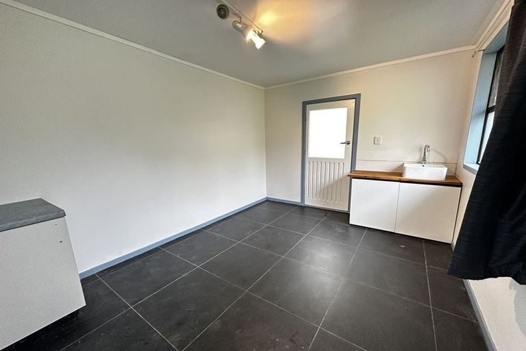 Photo of property in 10 Celeste Place, Totara Vale, Auckland, 0627