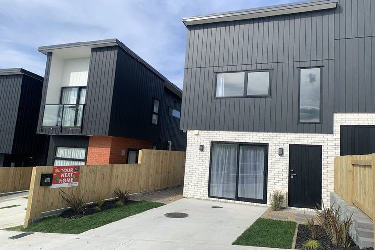 Photo of property in 28 Paina Crescent, Massey, Auckland, 0614