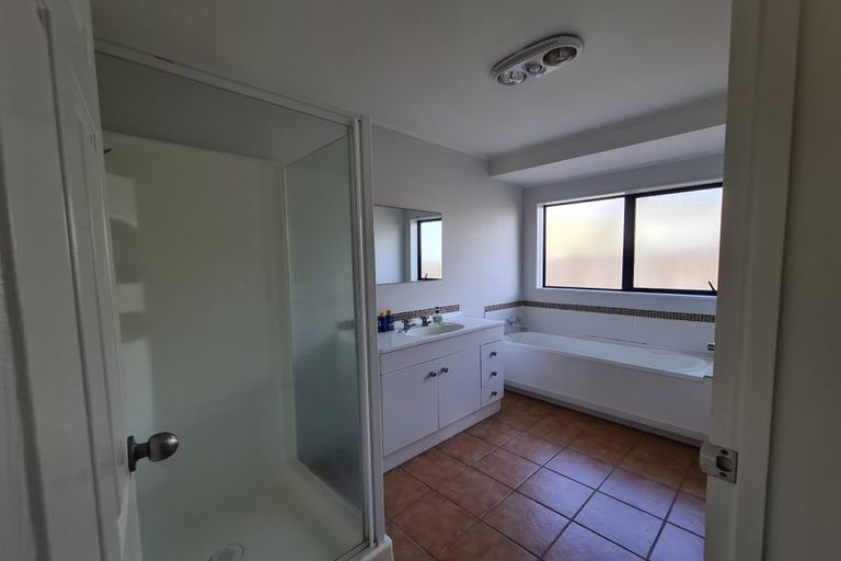 Photo of property in 15 Mangakoea Place, St Andrews, Hamilton, 3200