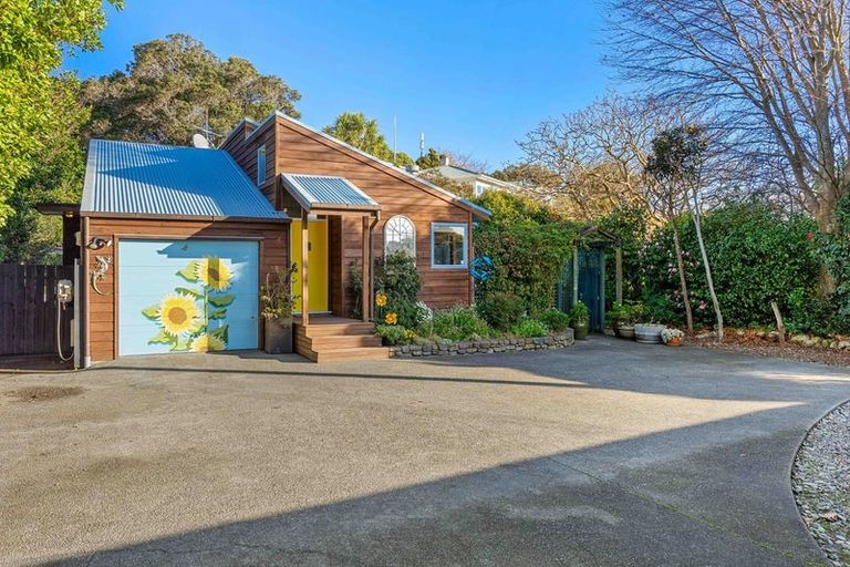 Photo of property in 82 Te Moana Road, Waikanae Beach, Waikanae, 5036